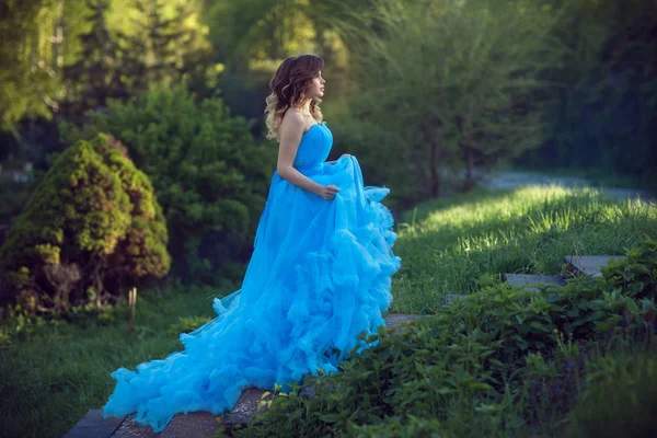 Dream About Blue Clothes: Discover the Spiritual Meaning Behind It