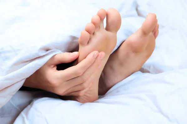 Right Foot Itching: Spiritual Meaning And Superstition